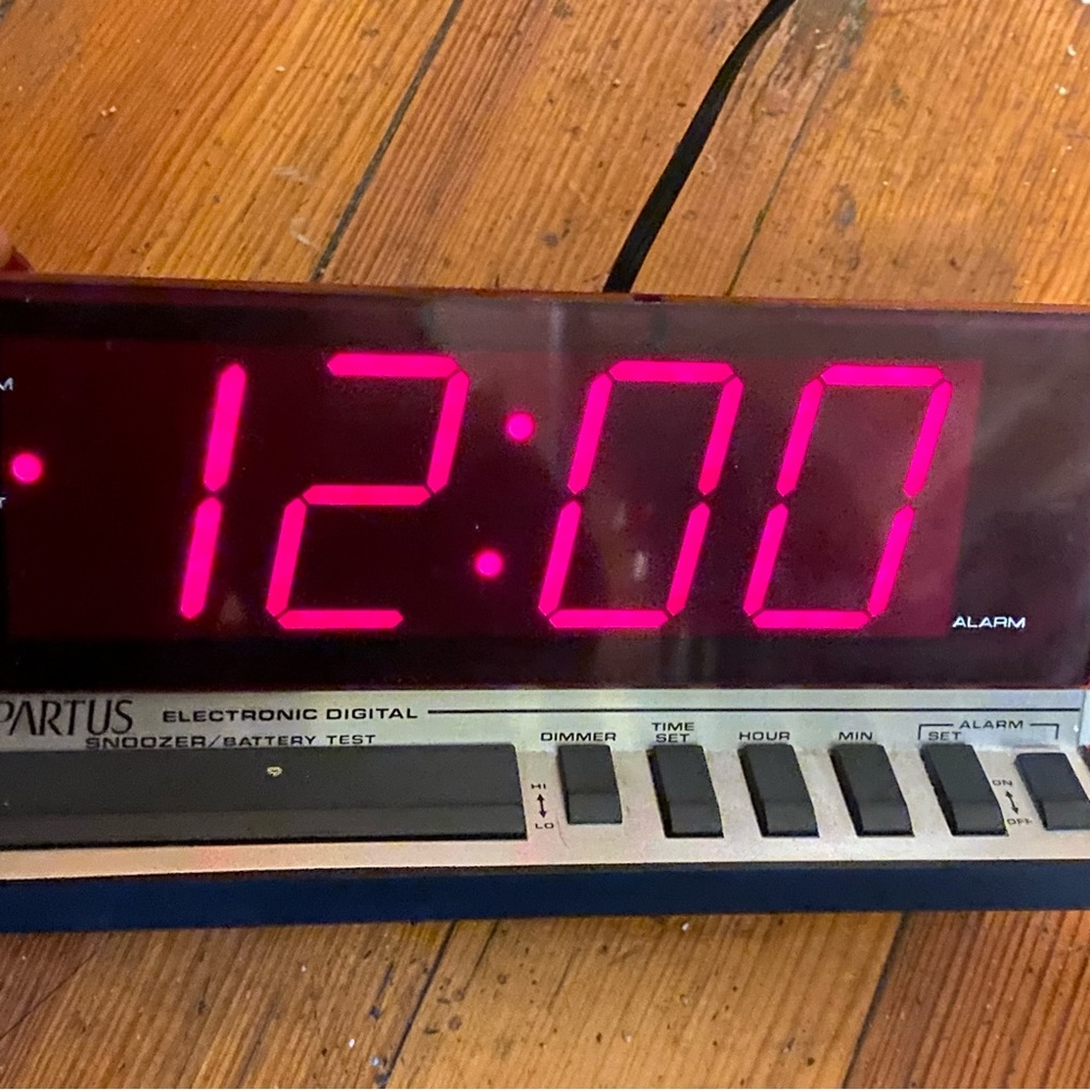 Vintage Retro Spartus Electronic Digital Large Display Alarm Clock Model 1150
